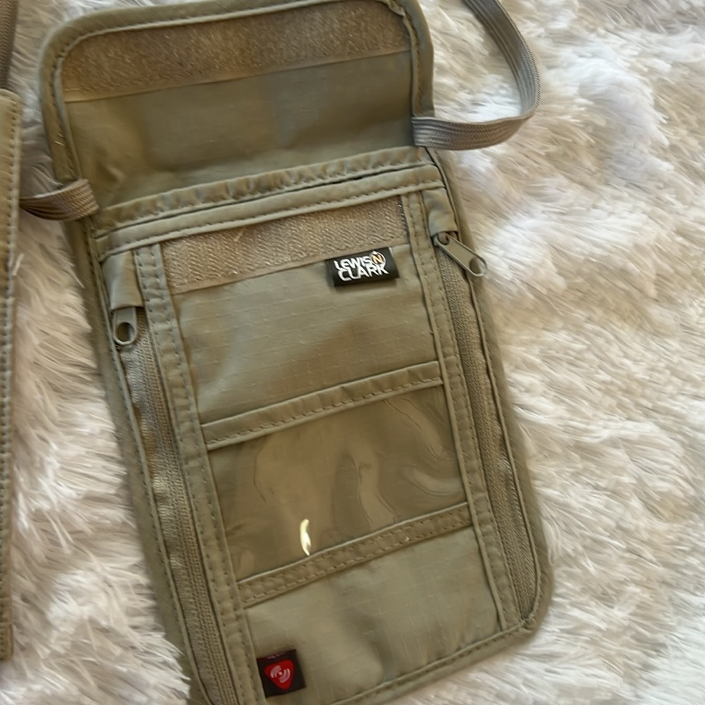 Lewis N Clark RFID blocking travel pouch and adjustable neck wallet - Picture 3 of 13